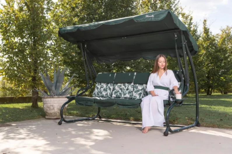 SIEDITI FUORI E DENTRO Balancelle de Jardin inclinable 4 Places avec Fonction lit et auvent réglable, Coussins rembourrés 7 cm avec appuie-tête Amovibles Mizar (Vert bégonia) Vert Bégonia 4 places