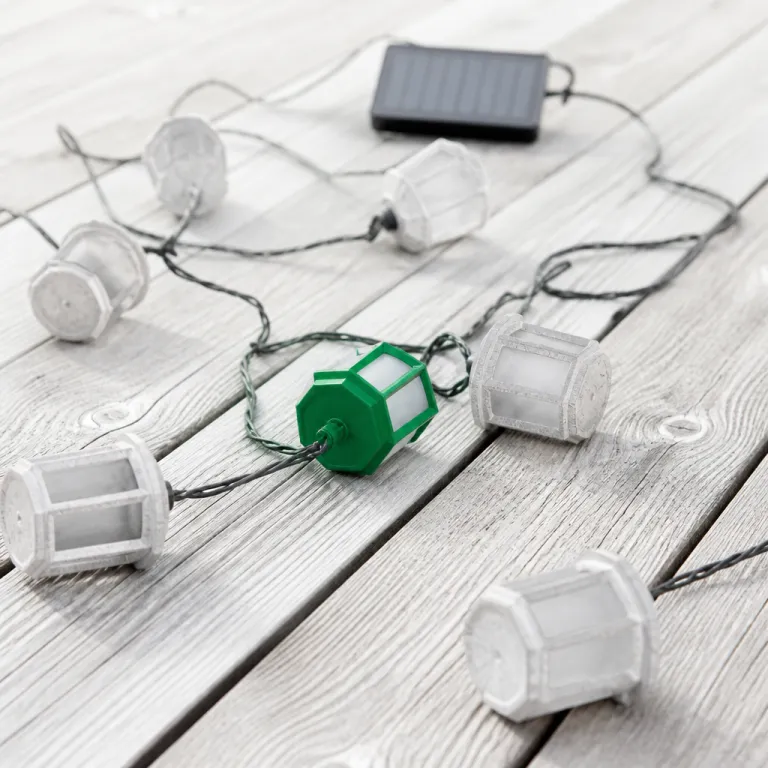 Guirlande solaire pour la terrasse : pourquoi quatre sur cinq se décolorent en un été et comment repérer l'autre